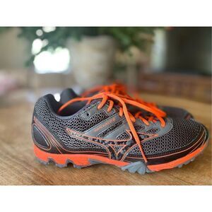 Like new women Mizuno Wave Kaze 6 Track & Field Spikes Athletics Unworn US 8.5